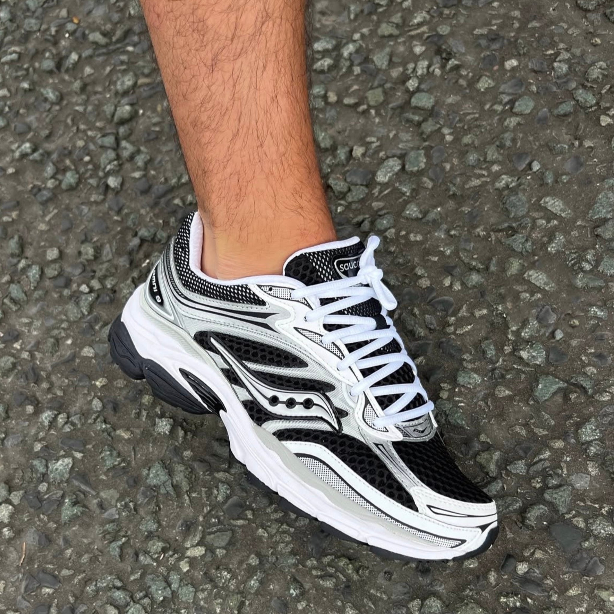 Saucony ProGrid Omni 9 'Black/White'