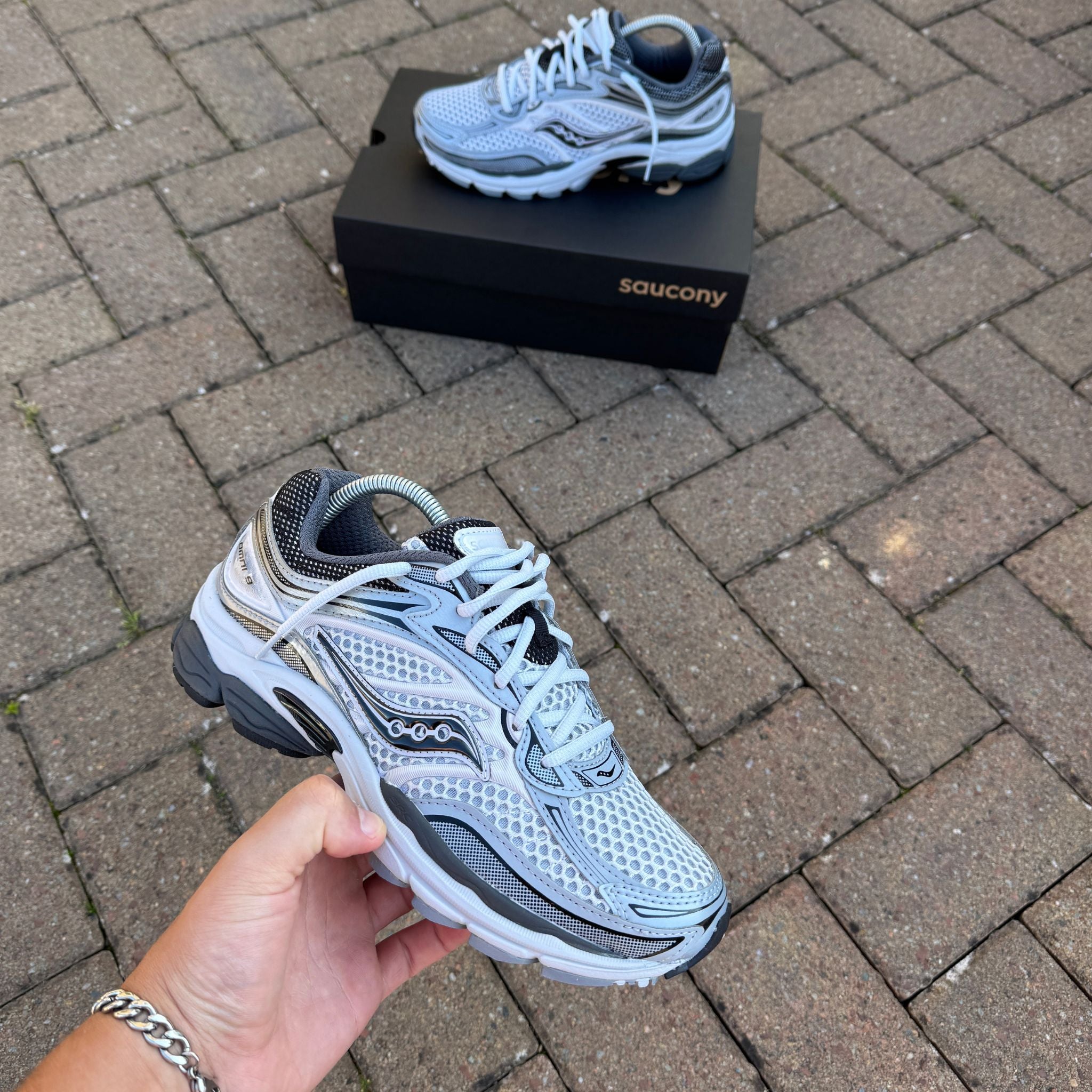 Saucony ProGrid Omni 9 'Microchip'