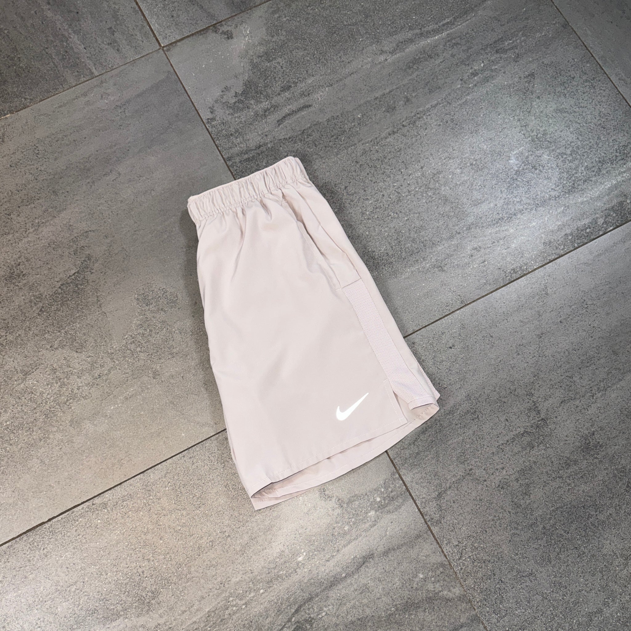Nike Challenger Shorts 'Cream'