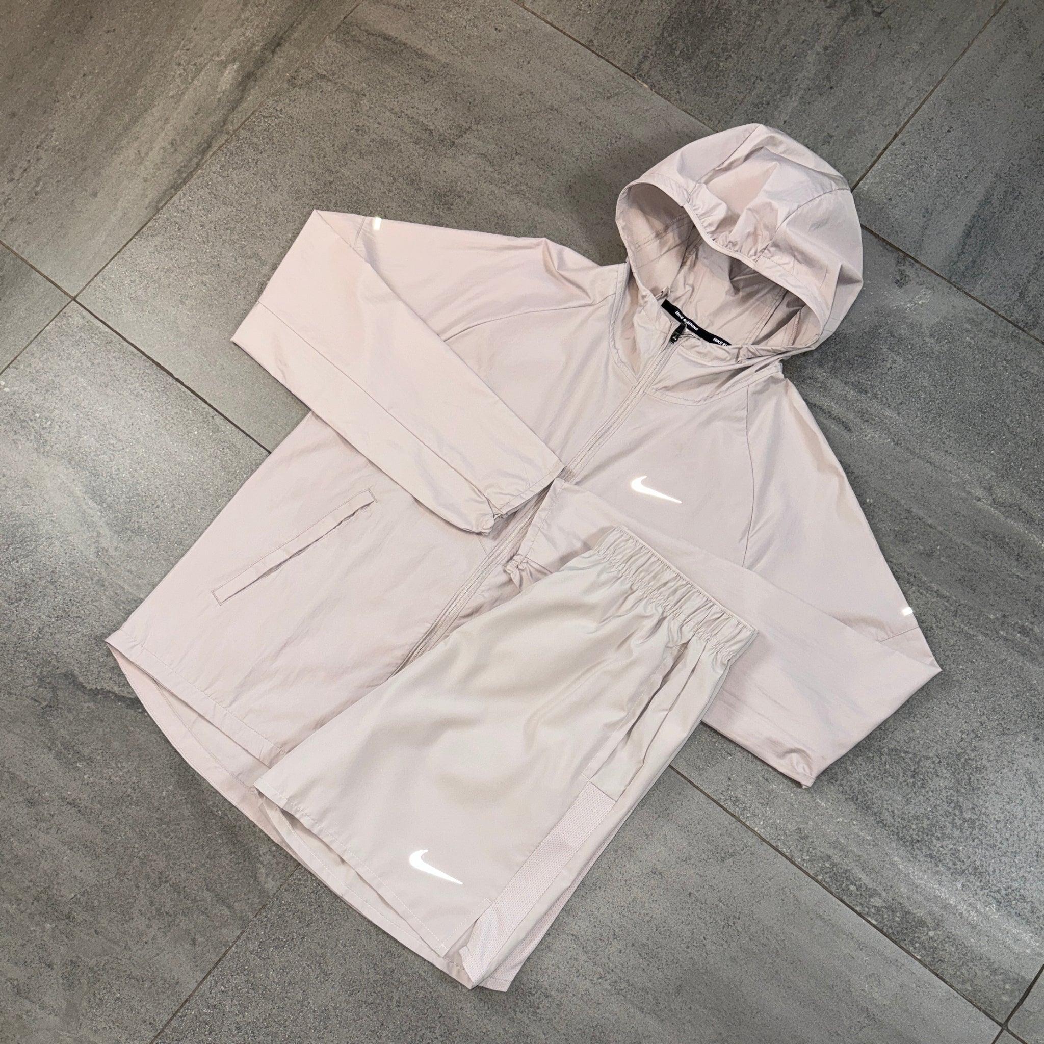 Nike Challenger Shorts 'Cream'