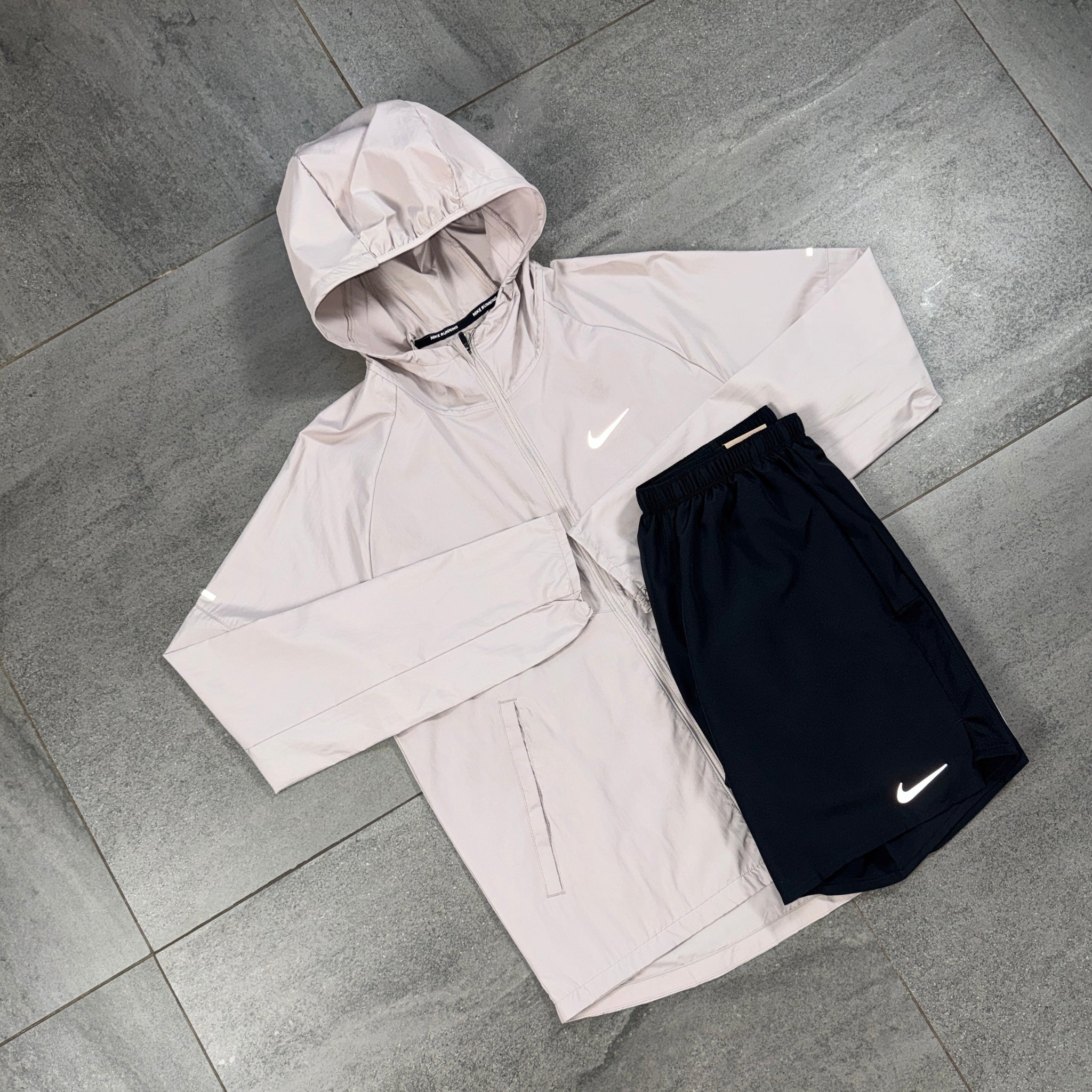 Nike Windrunner & Challenger Shorts Set 'Cream/Black'