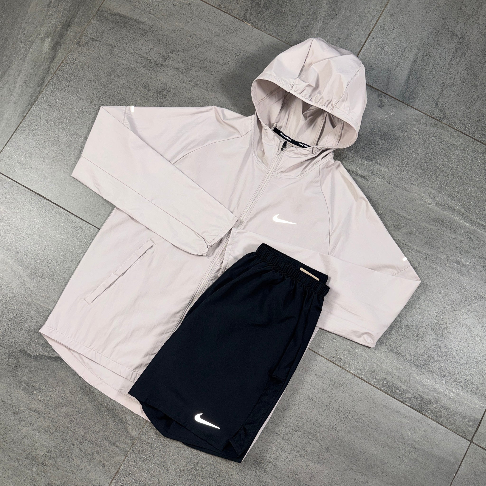 Nike Windrunner & Challenger Shorts Set 'Cream/Black'