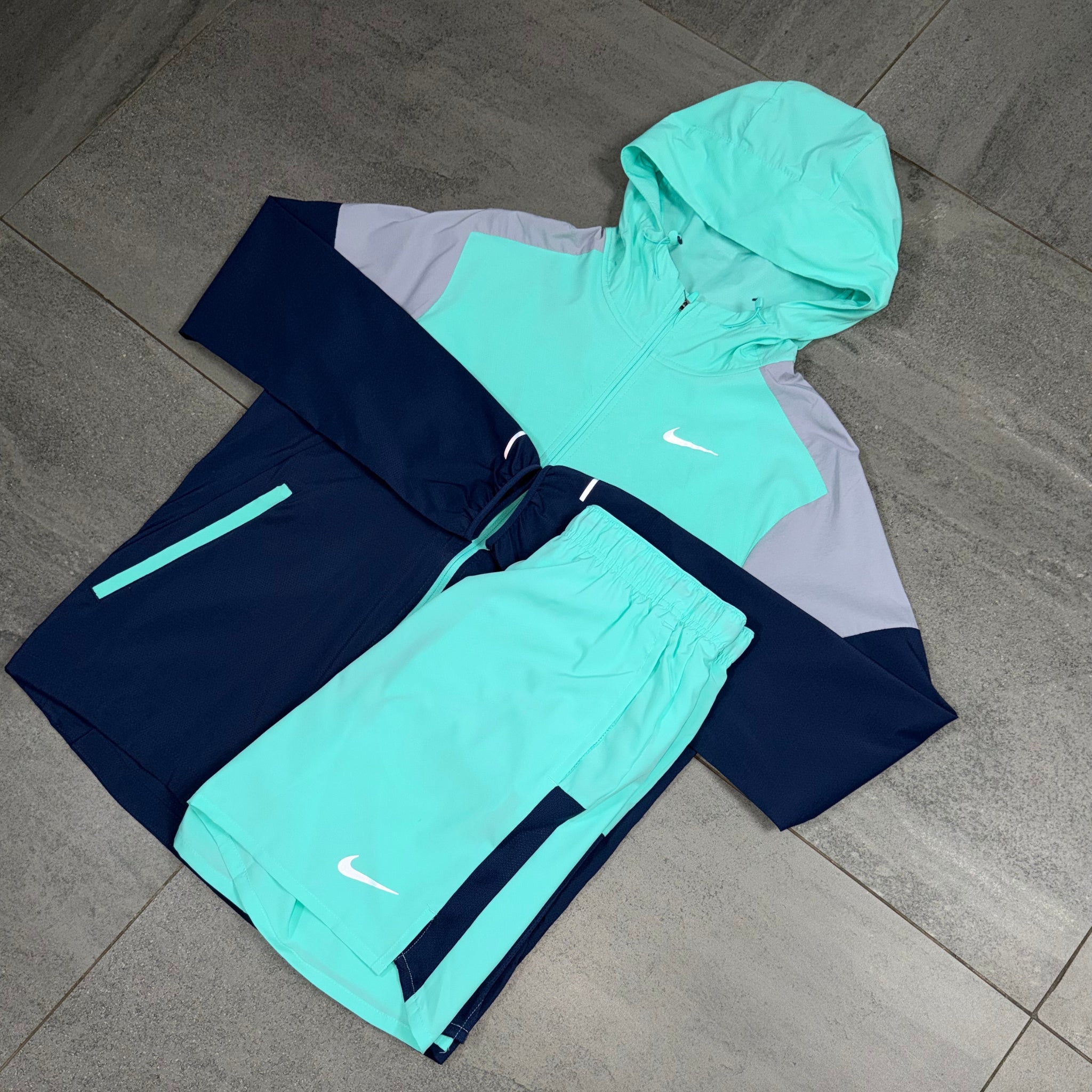 Nike Windrunner & Challenger Shorts Set 'Hyper Turquoise'