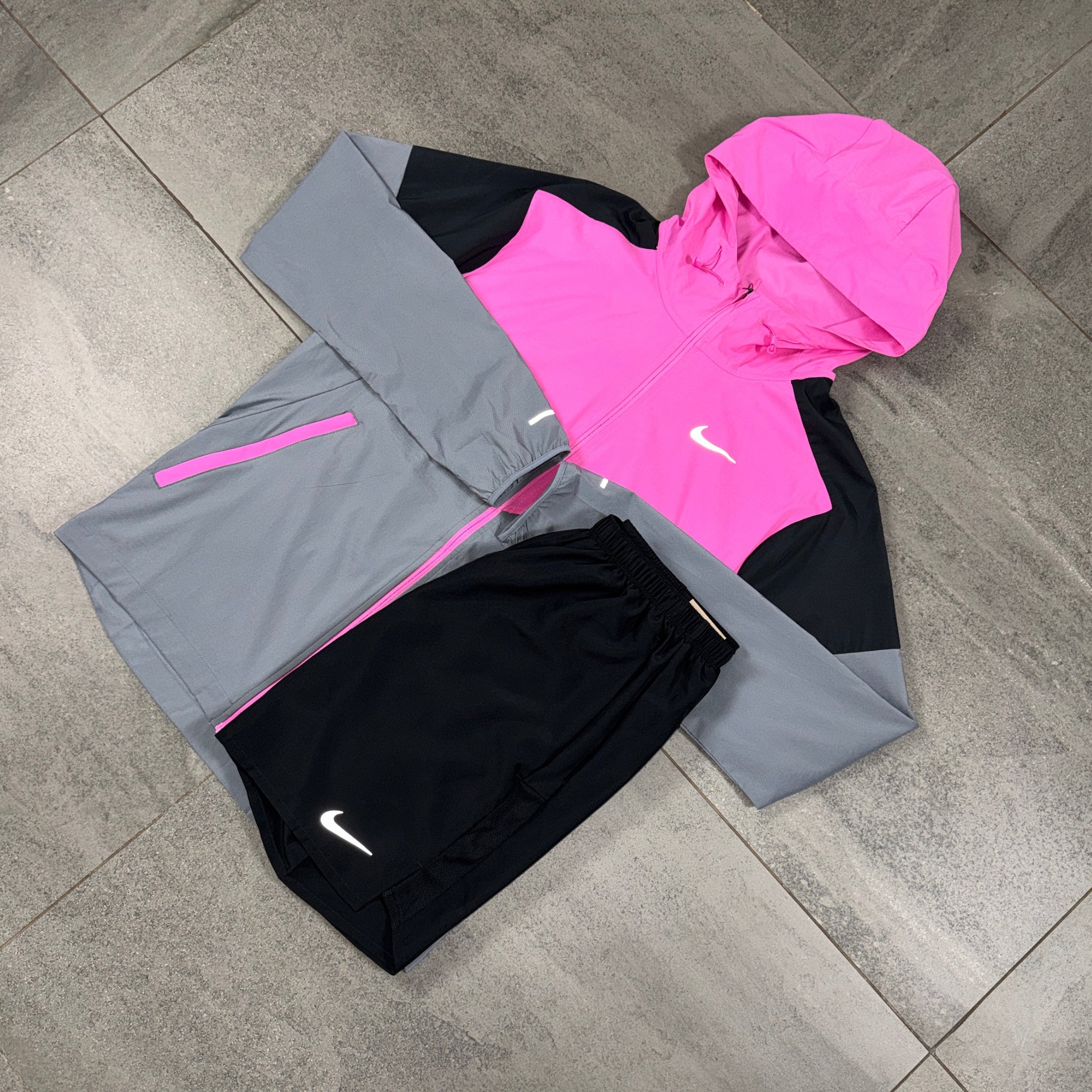 Nike Windrunner & Challenger Shorts Set 'Playful Pink/Black'