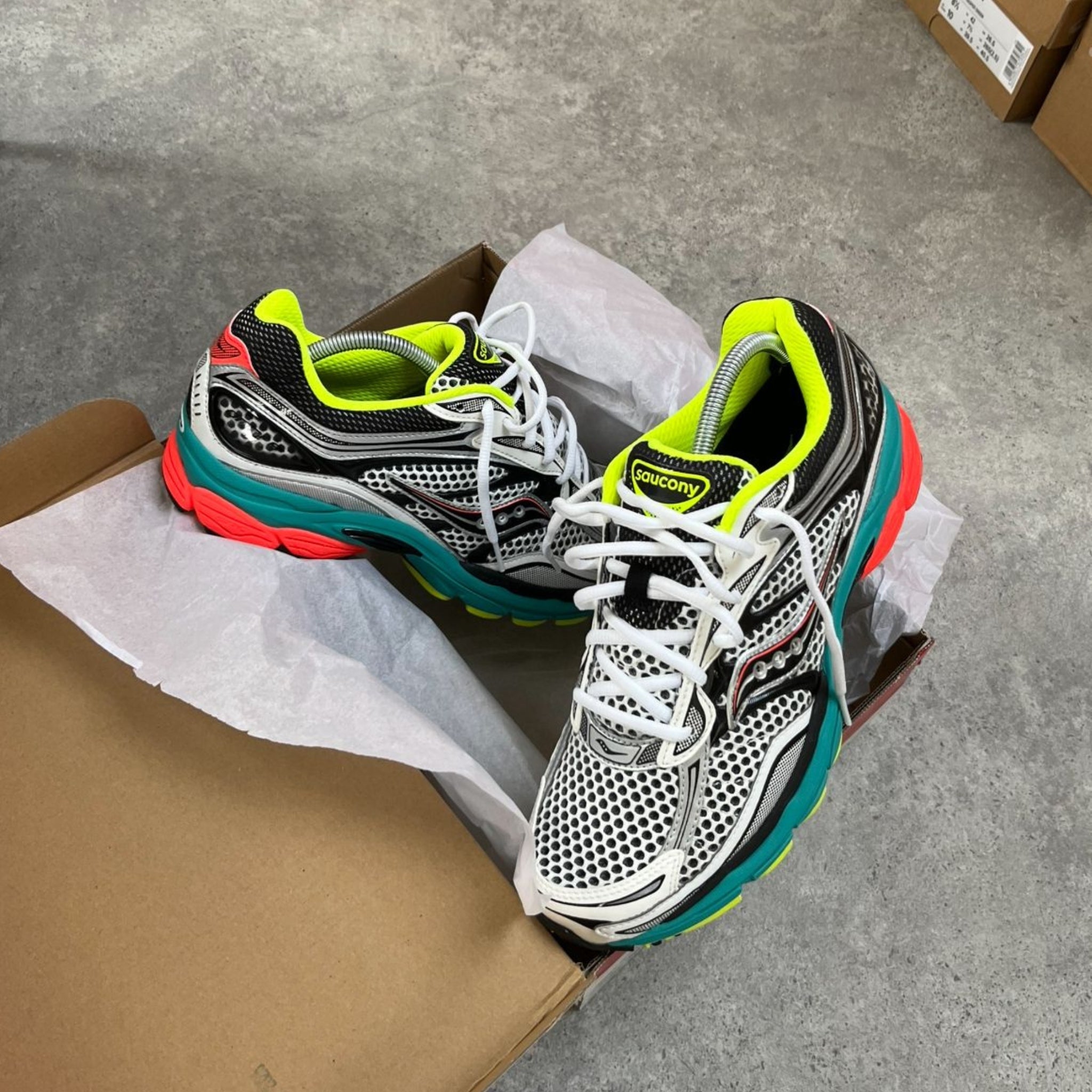 Saucony ProGrid Omni 9 'Silver Mutant'