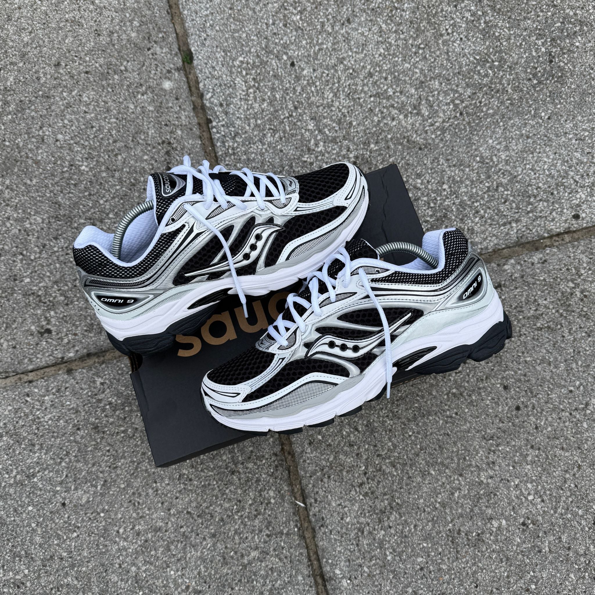 Saucony ProGrid Omni 9 'Black/White'