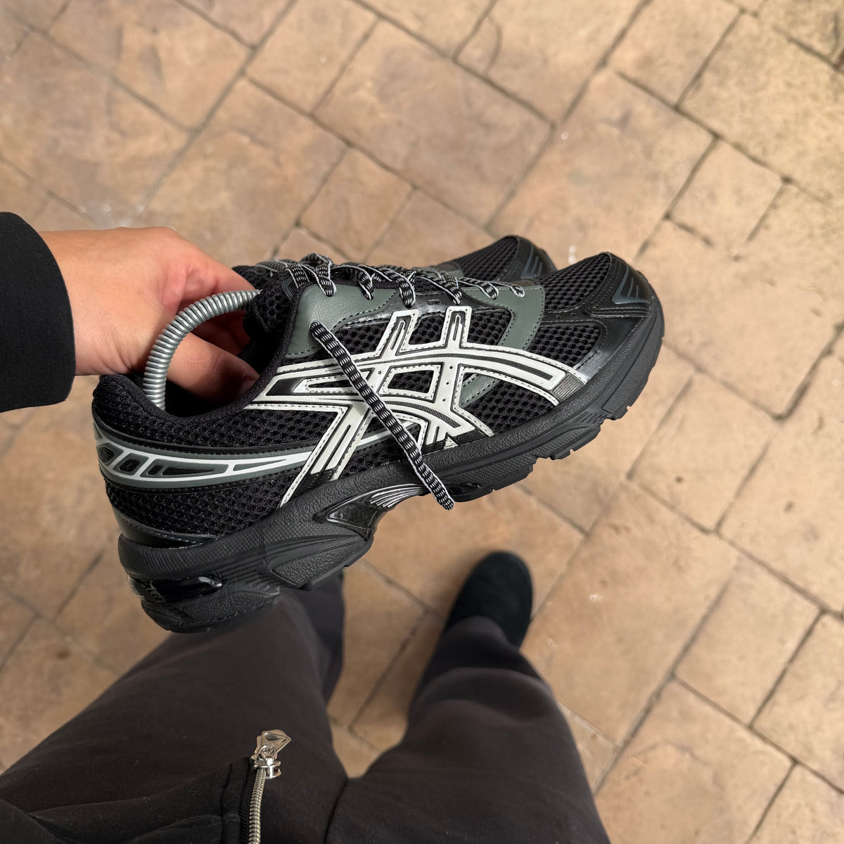 Side view of ASICS Gel-1130 Black Glacier Grey showing the contrasting grey ASICS stripes and technical panels