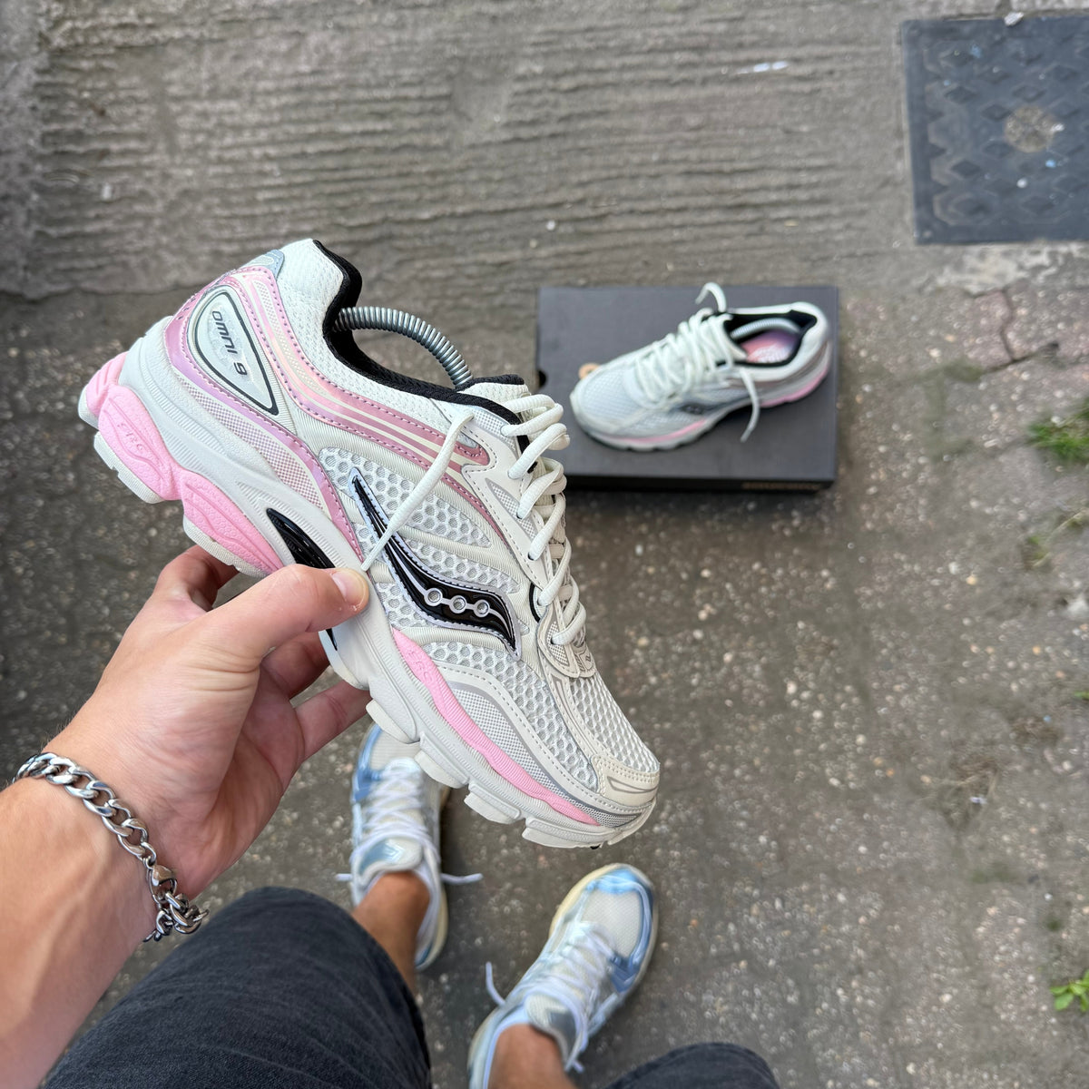 Omni 9 Eggshell trainer close view highlighting silver panelling pink details and breathable mesh