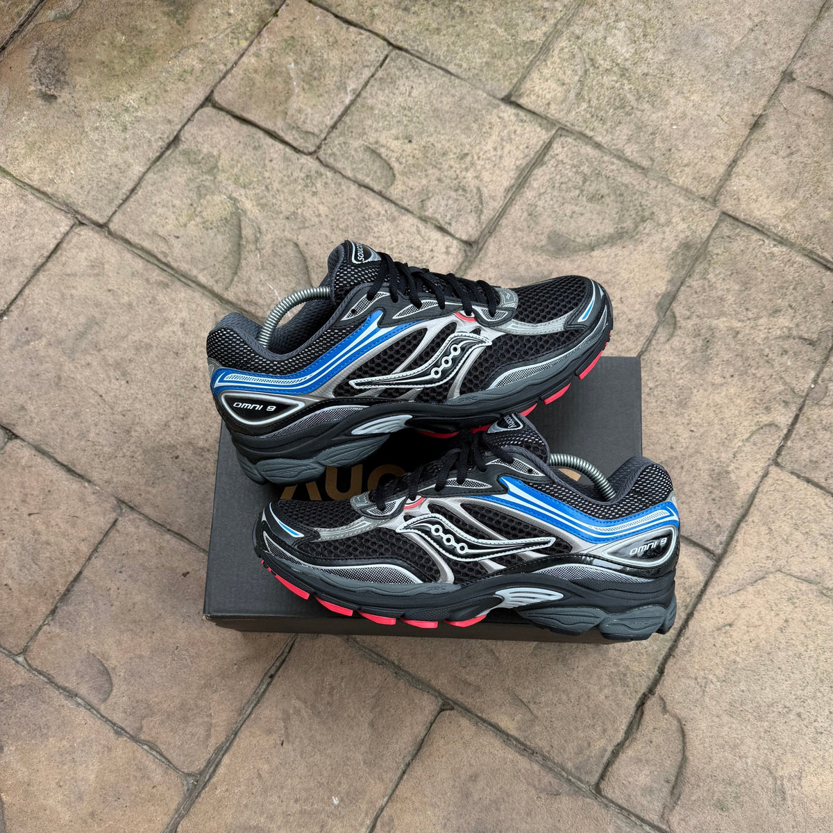 Saucony ProGrid Omni 9 Black Multi trainers with silver blue and red detailing