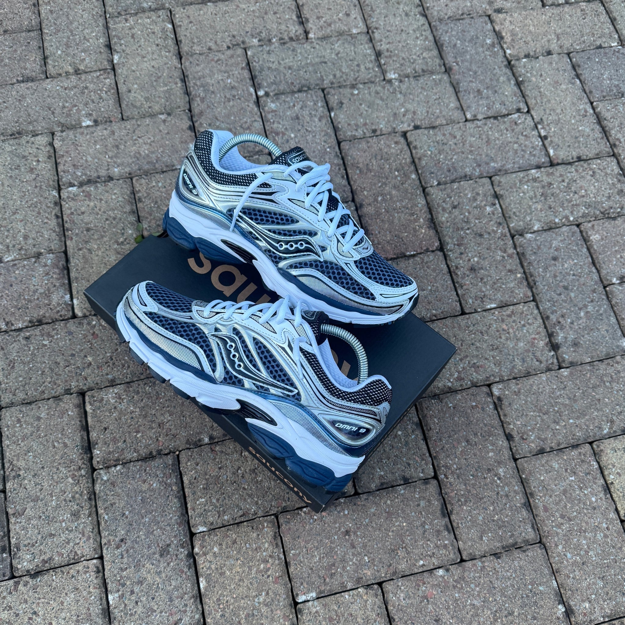 Pair of Saucony ProGrid Omni 9 Deep Navy trainers