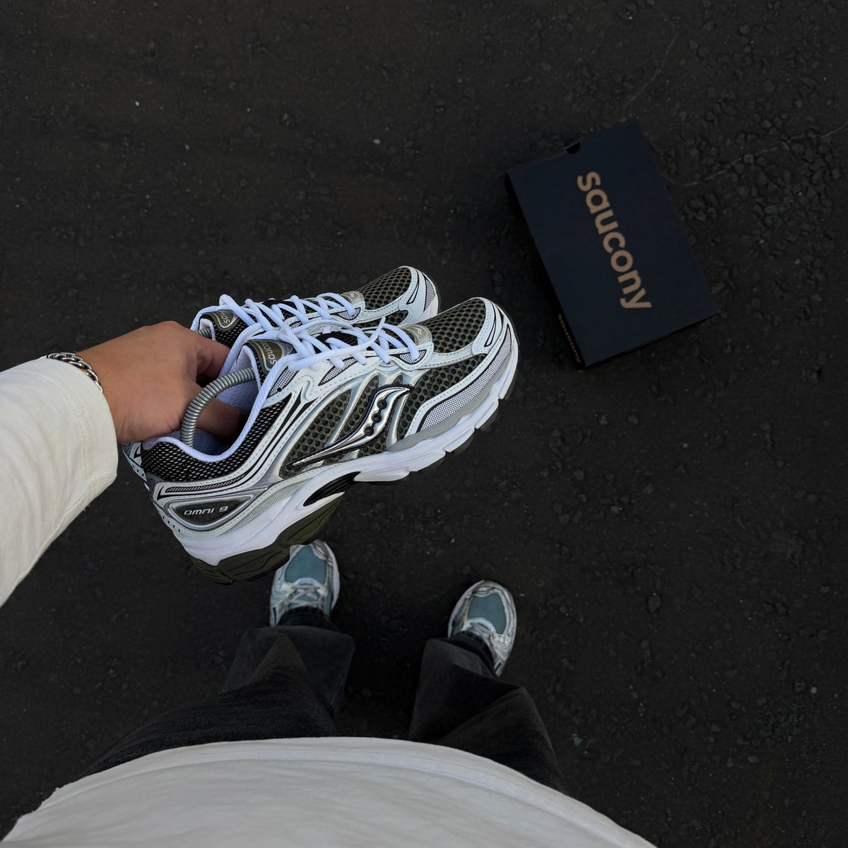 On-foot view of Saucony ProGrid Omni 9 Fatigue Khaki Green trainers