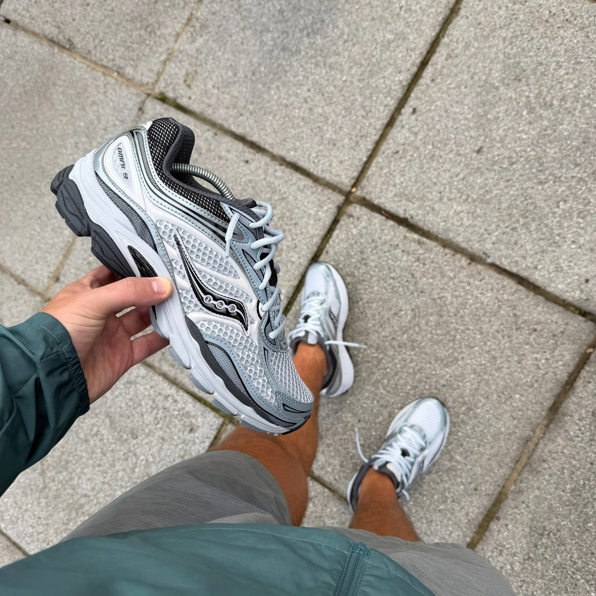 Side detail of Saucony ProGrid Omni 9 Microchip trainers