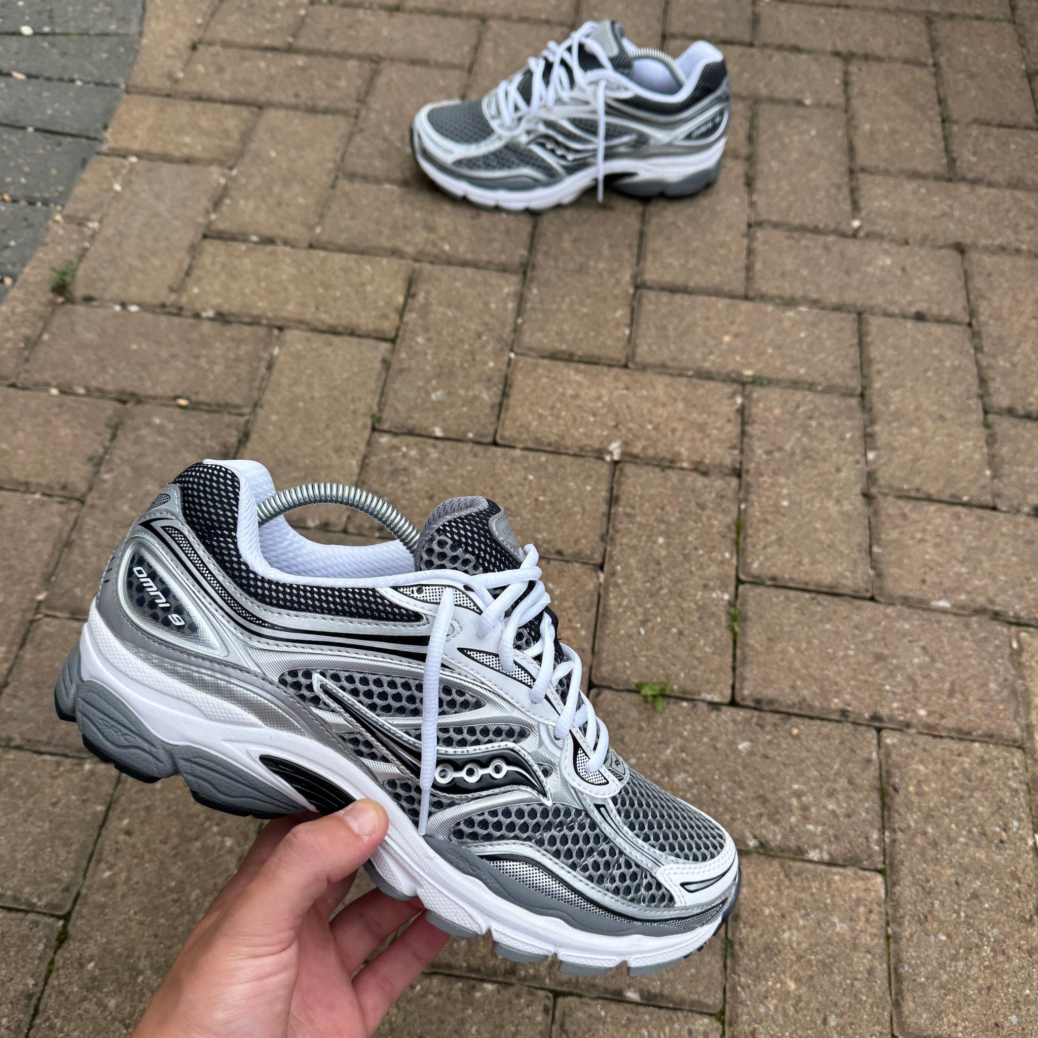 Saucony ProGrid Omni 9 Silver Grey trainer side view