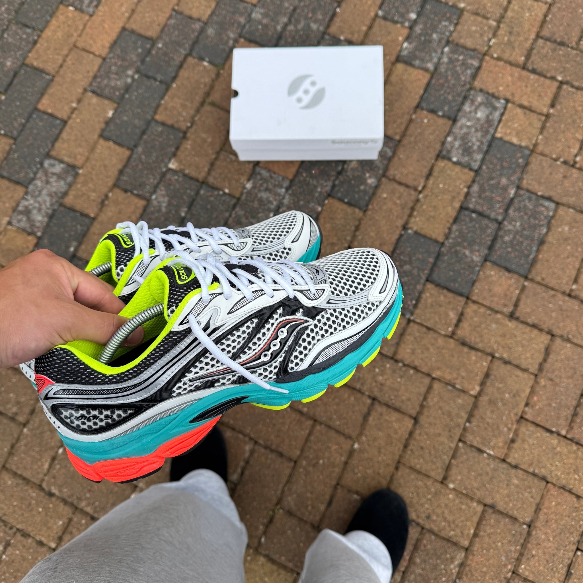 Side profile of Saucony ProGrid Omni 9 Silver Mutant trainers