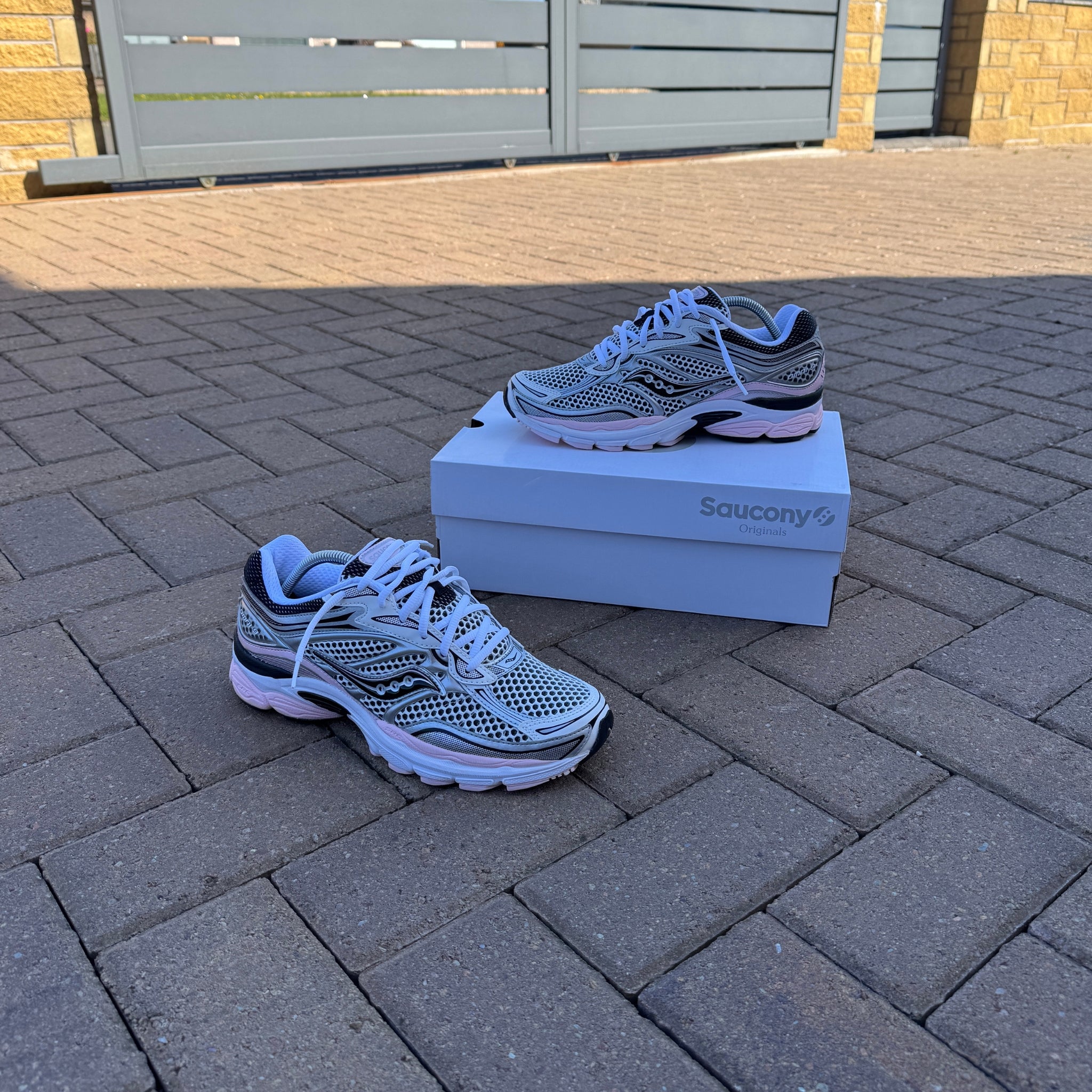 Saucony ProGrid Omni 9 Silver Pink trainer on foot