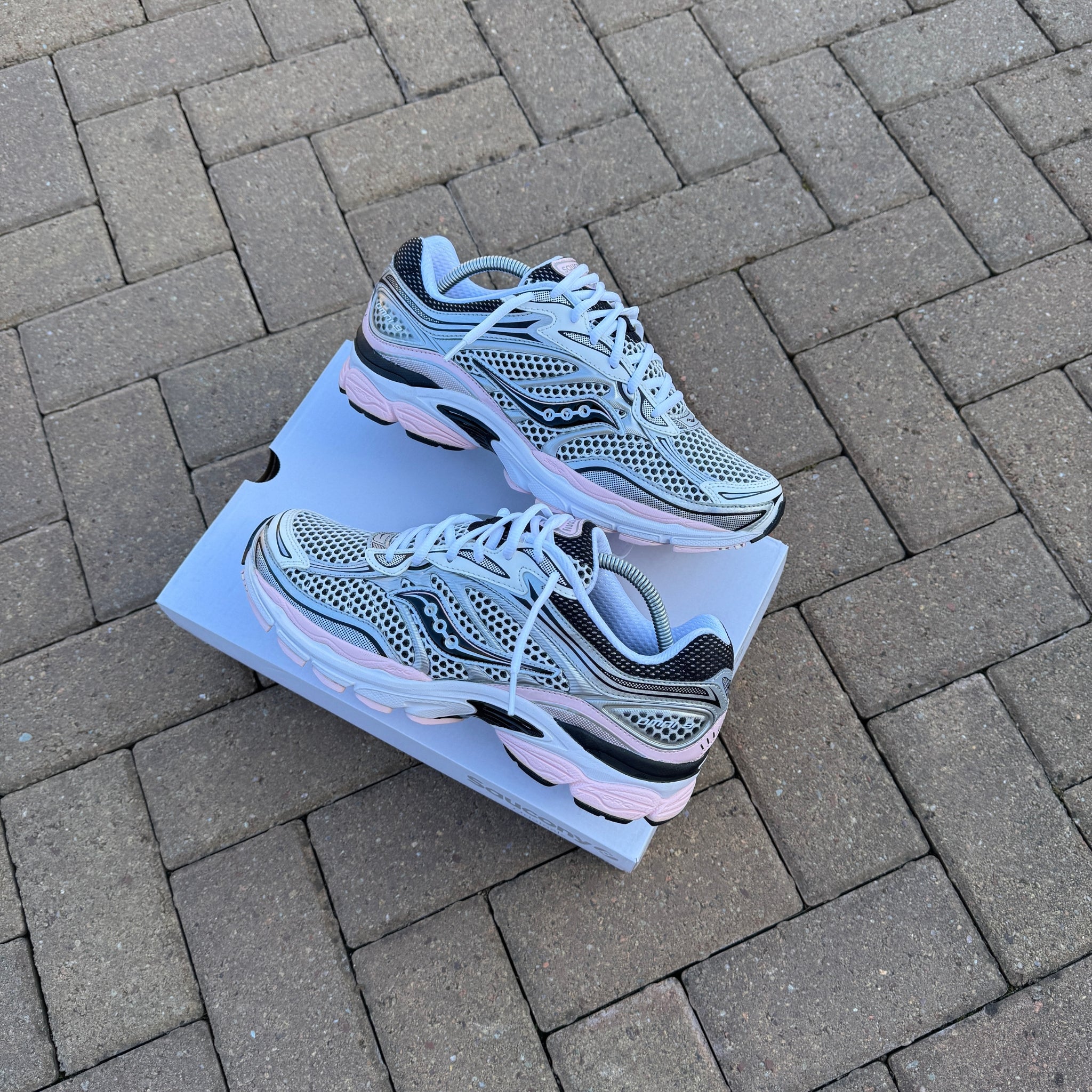 Pair of Saucony ProGrid Omni 9 Silver Pink trainers