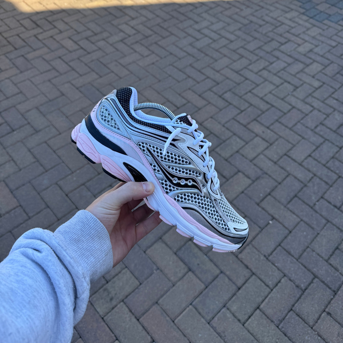 Saucony ProGrid Omni 9 Silver Pink side view