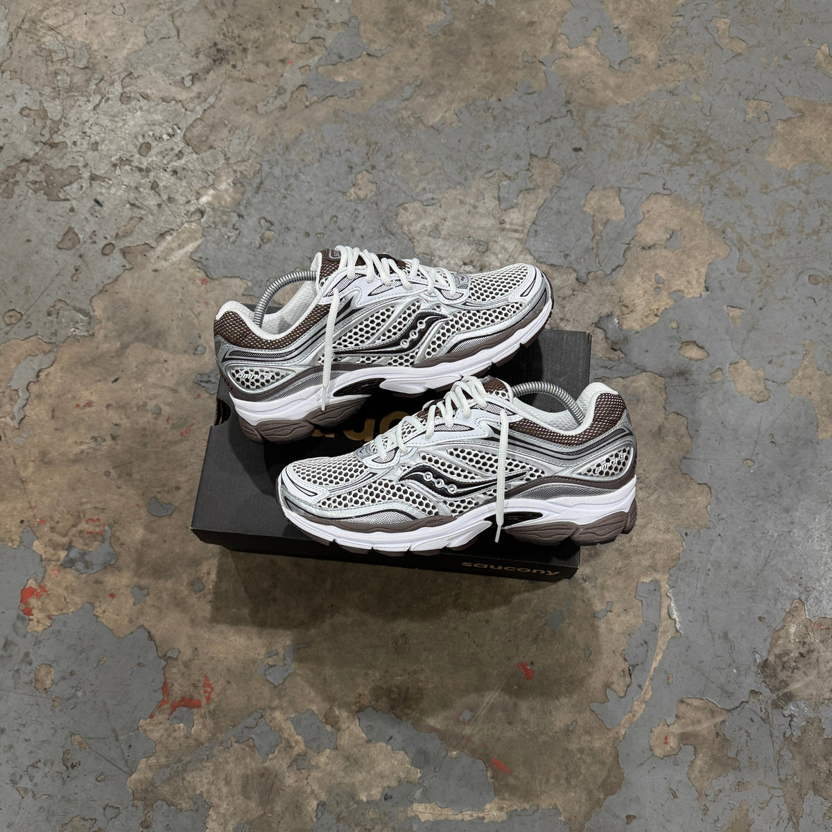 Side view of Saucony ProGrid Omni 9 White Brown trainers
