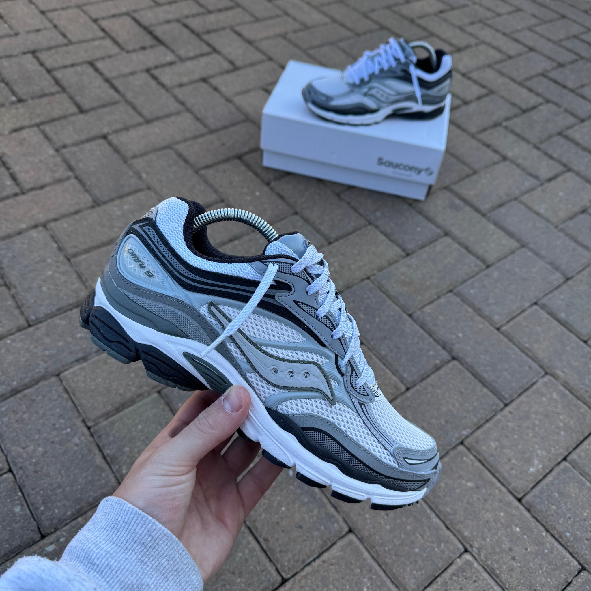 Saucony ProGrid Omni 9 White Grey trainer side view