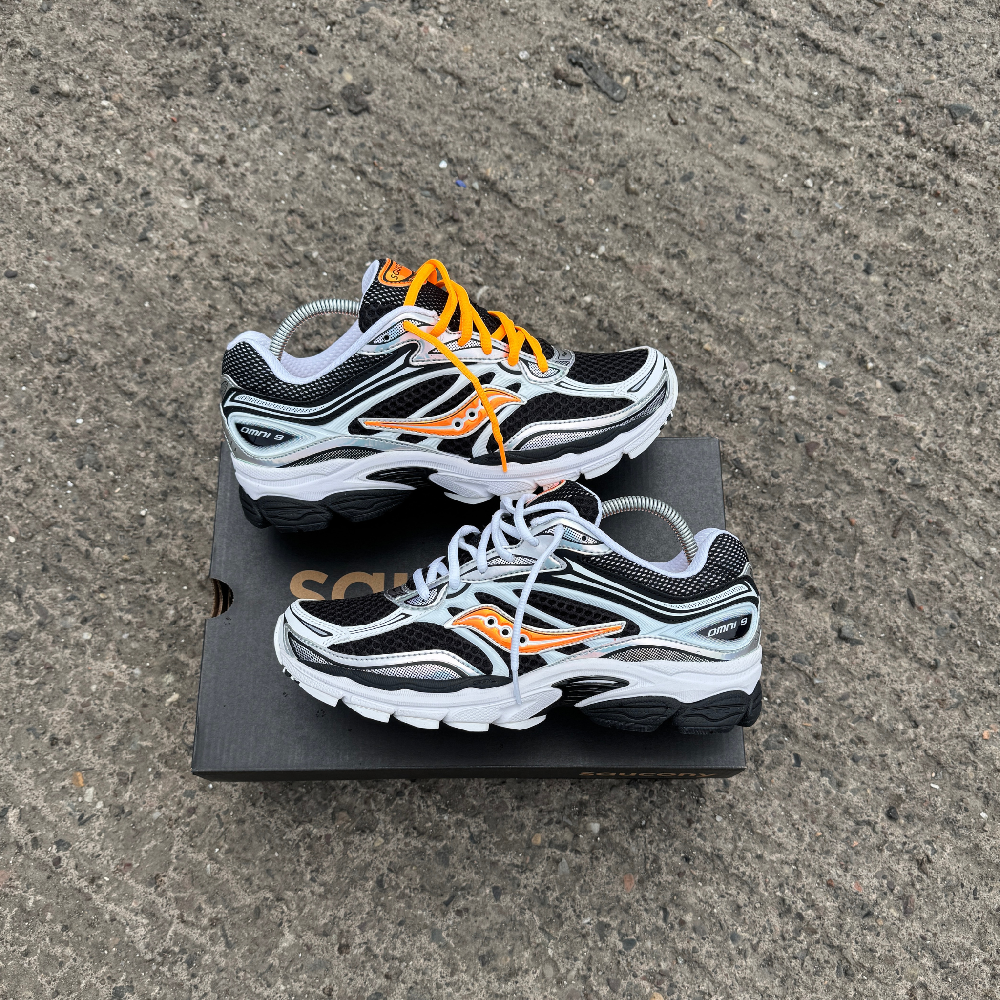 Saucony ProGrid Omni 9 White Orange trainers