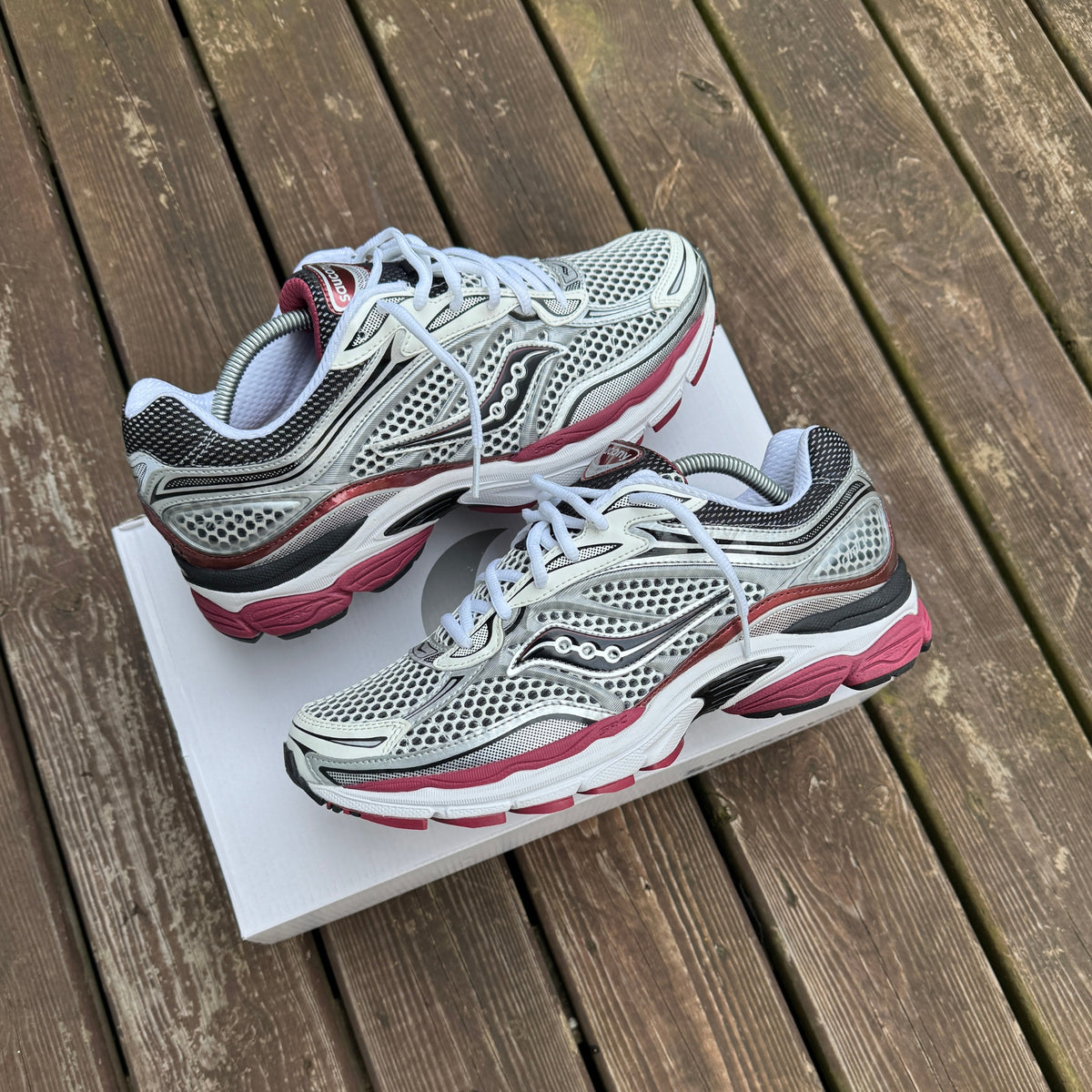 Pair of Saucony ProGrid Omni 9 White Silver Red trainers